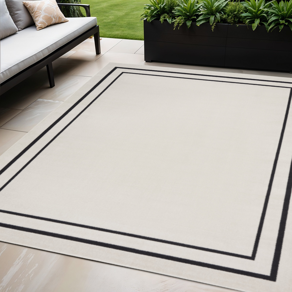545531 5 x 7 ft. Ivory & Black Indoor & Outdoor Rectangle Area Rug