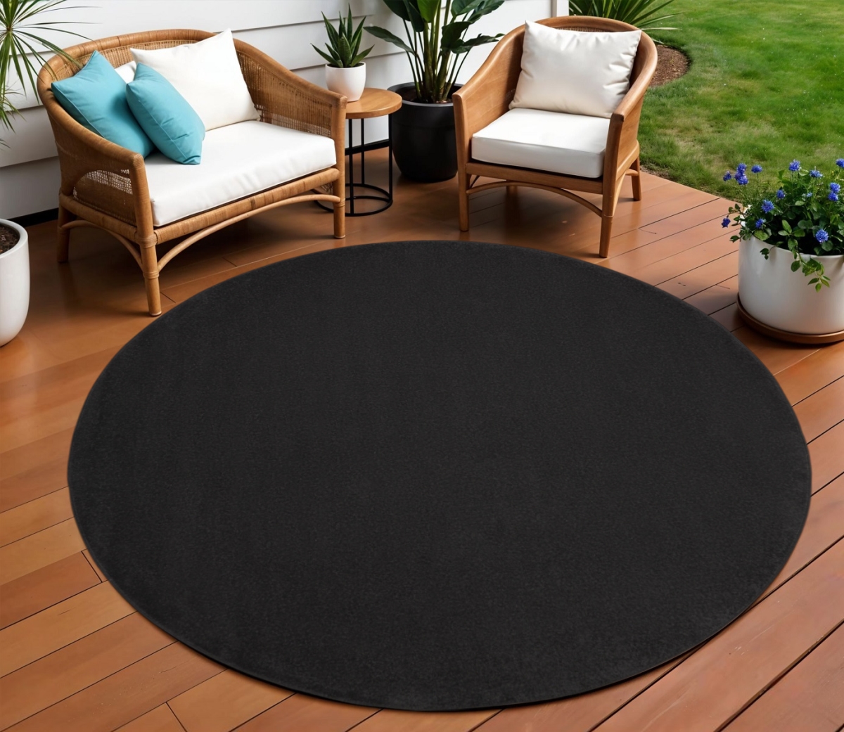 545482 10 ft. Black & Ivory Round Indoor & Outdoor Area Rug