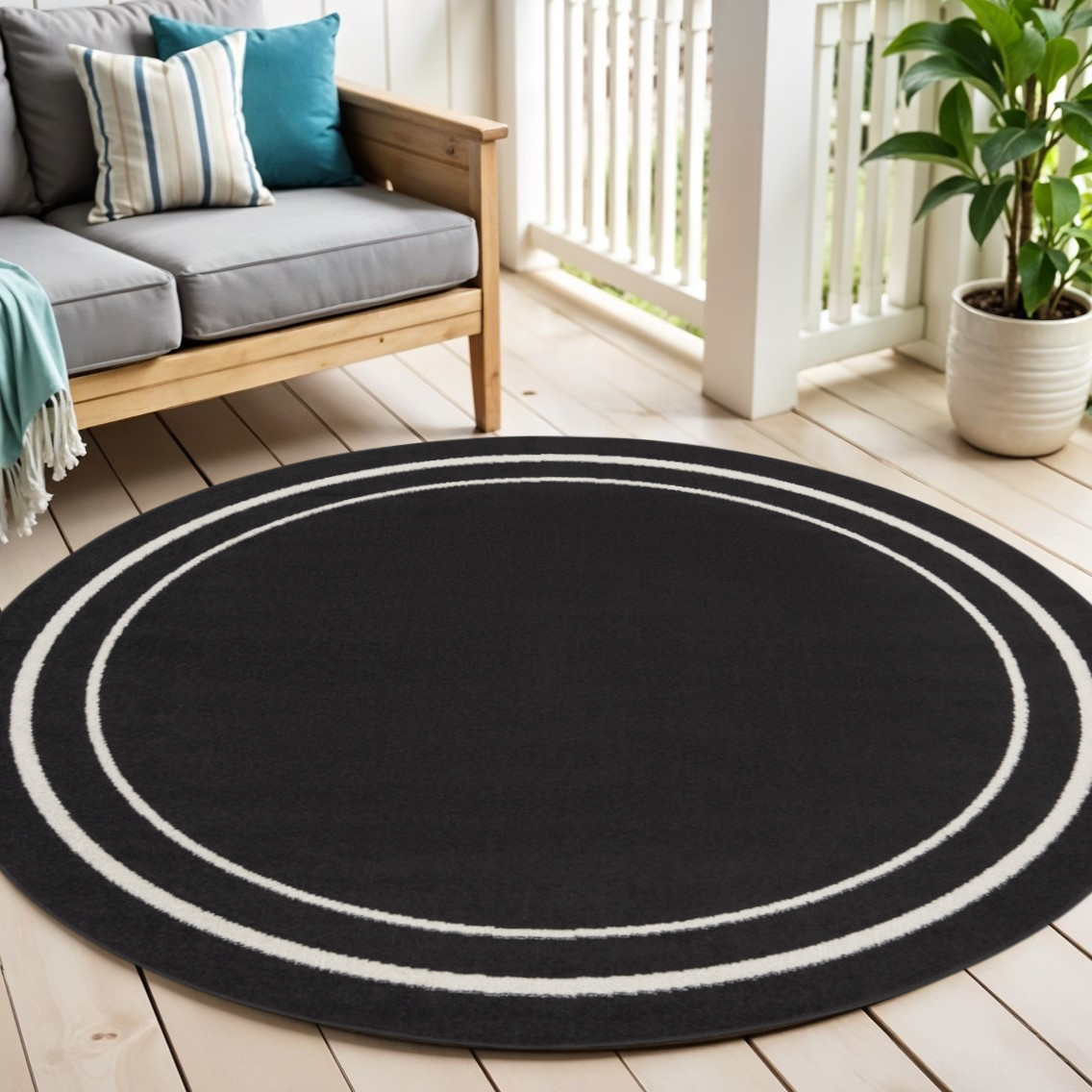 545941 4 ft. Black & Ivory Round Indoor & Outdoor Area Rug