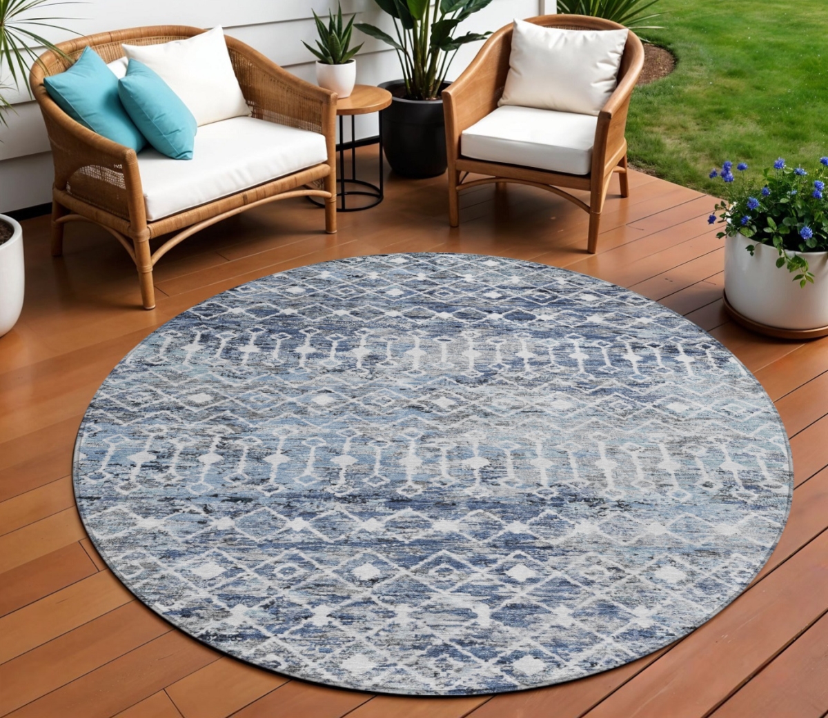 615802 8 ft. Blue & Silver Round Argyle Washable Indoor & Outdoor Area Rug