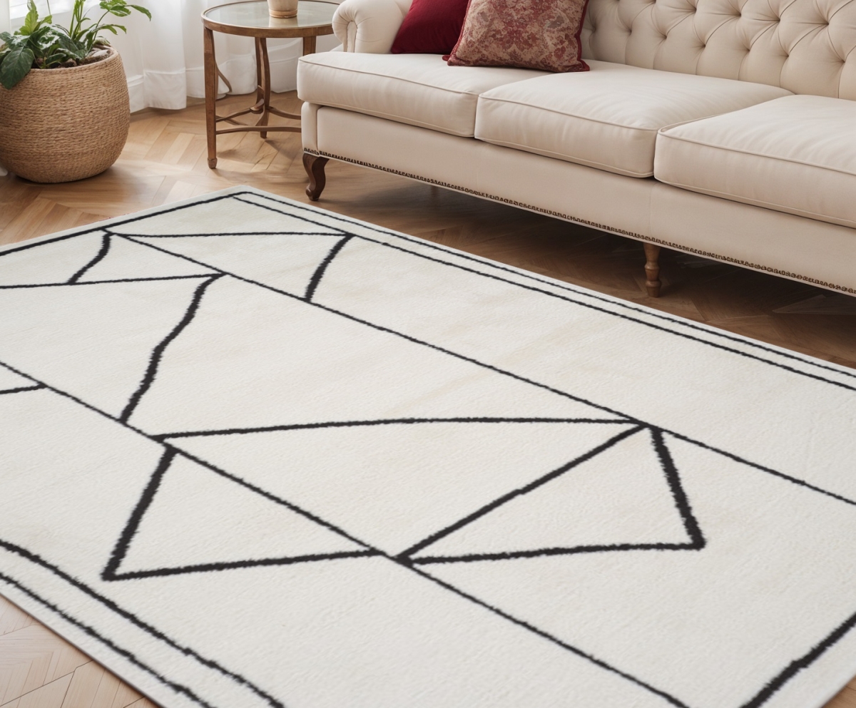 571029 5 x 7 ft. Ivory & Black Geometric Rectangle Area Rug