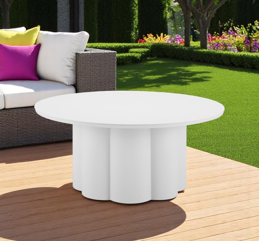 571481 34 in. White Rounded Aluminum Outdoor Coffee Table