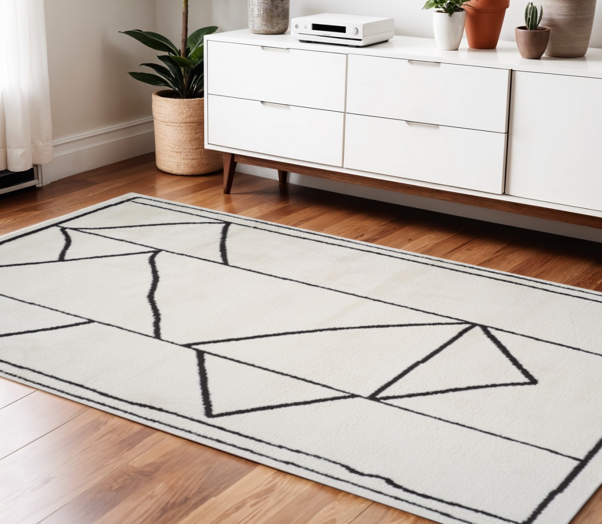 571028 4 x 6 ft. Ivory & Black Geometric Rectangle Area Rug