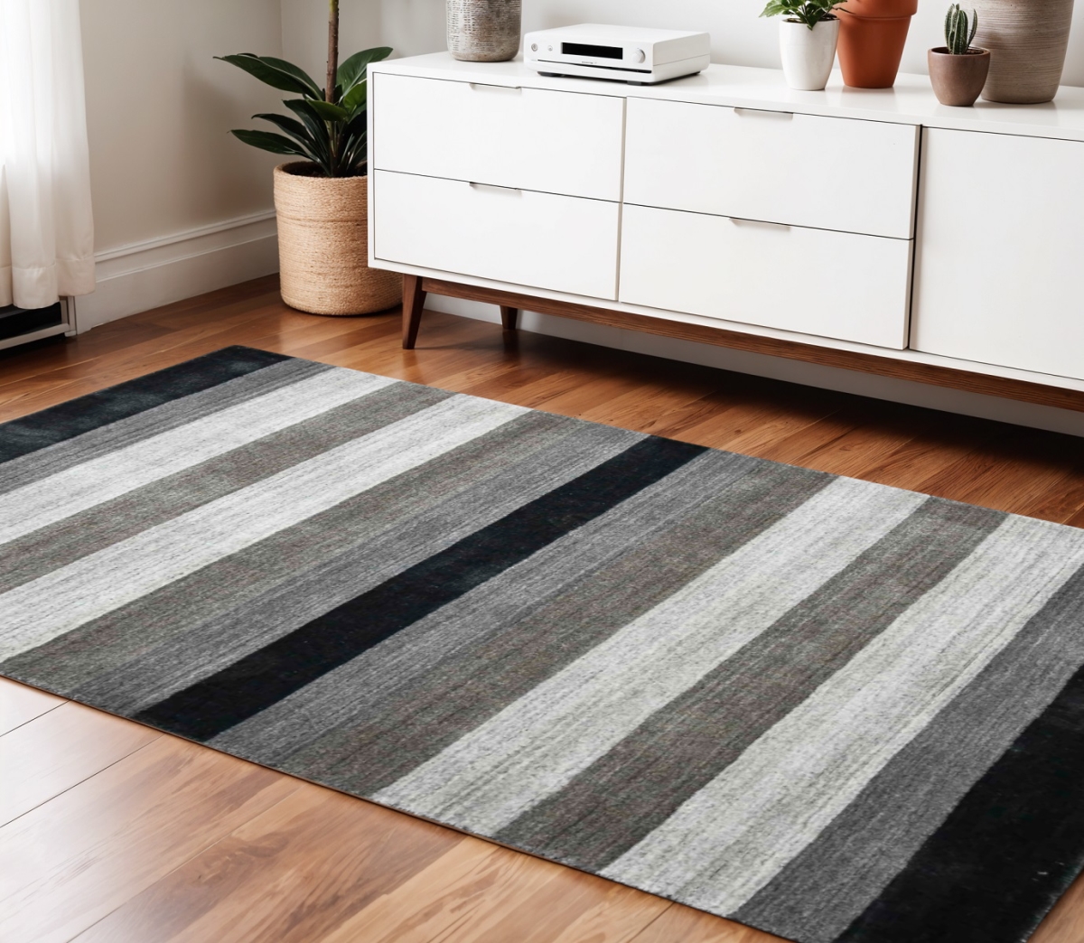 570676 4 x 6 ft. Black & Gray Wool Striped Hand Woven Rectangle Area Rug
