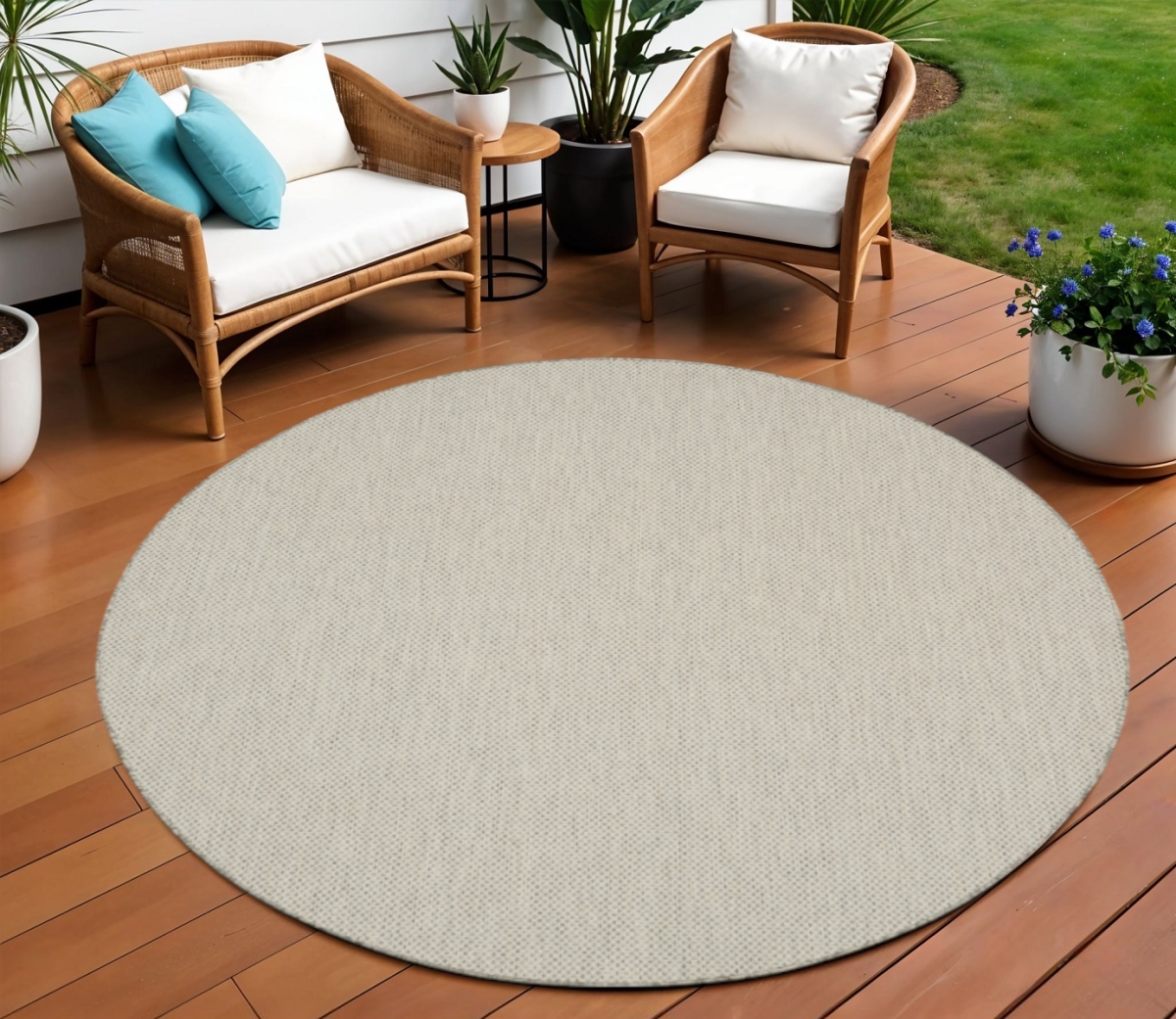 552307 8 ft. Ivory & Silver Geometric Indoor & Outdoor Round Area Rug