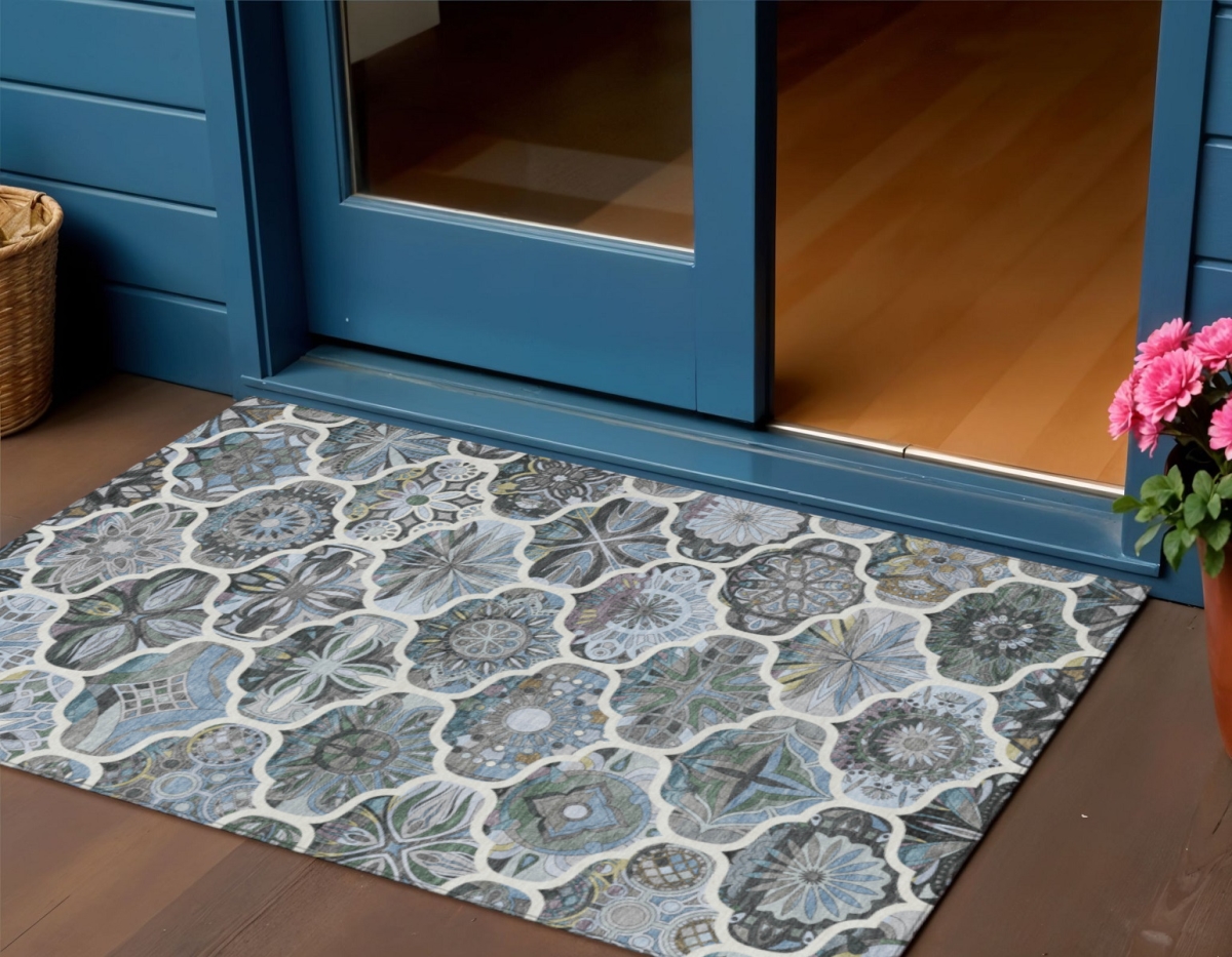 640658 3 x 5 ft. Blue & Ivory Quatrefoil Washable Transitional Indoor & Outdoor Rectangle Area Rug
