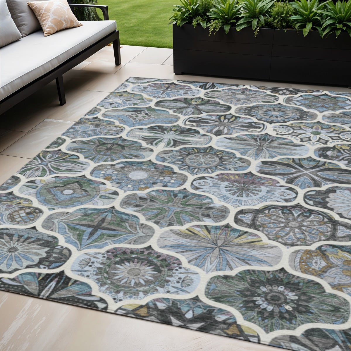 640659 5 x 8 ft. Blue & Ivory Quatrefoil Washable Transitional Indoor & Outdoor Rectangle Area Rug