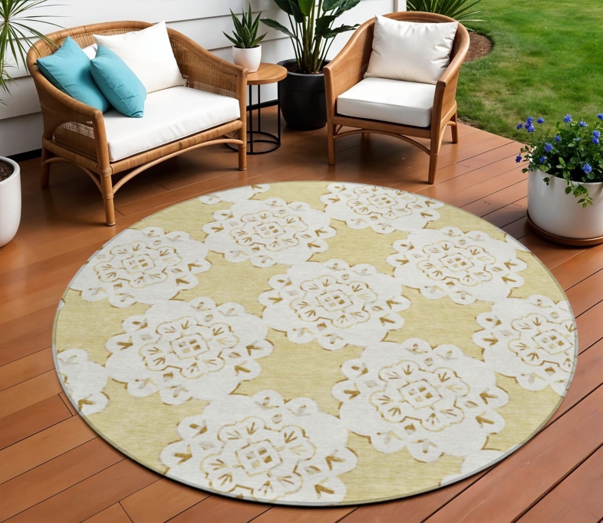 661071 8 ft. Wheat & Ivory Quatrefoil Washable Transitional Indoor & Outdoor Round Area Rug