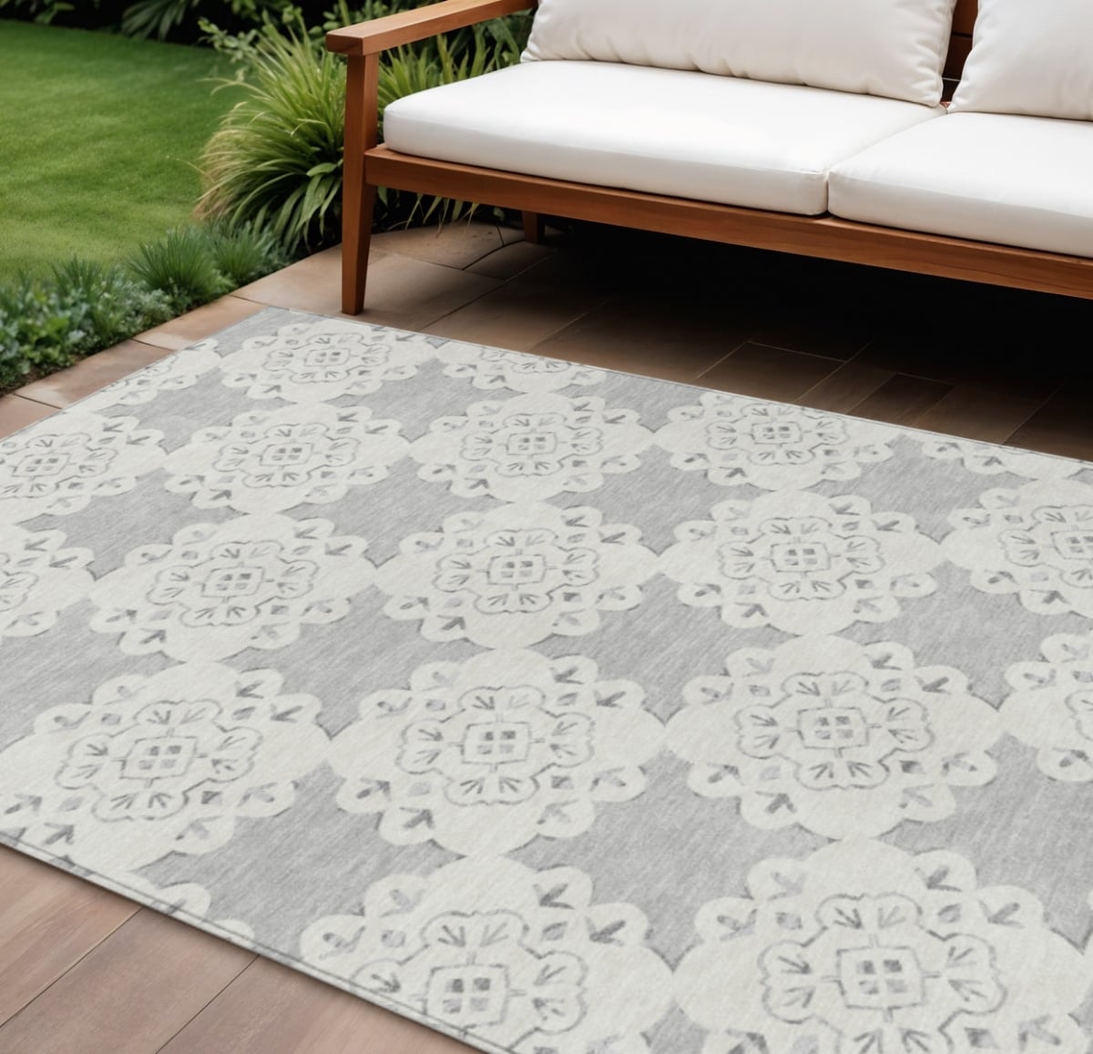 661055 9 x 12 ft. Gray & Ivory Quatrefoil Washable Transitional Indoor & Outdoor Rectangle Area Rug