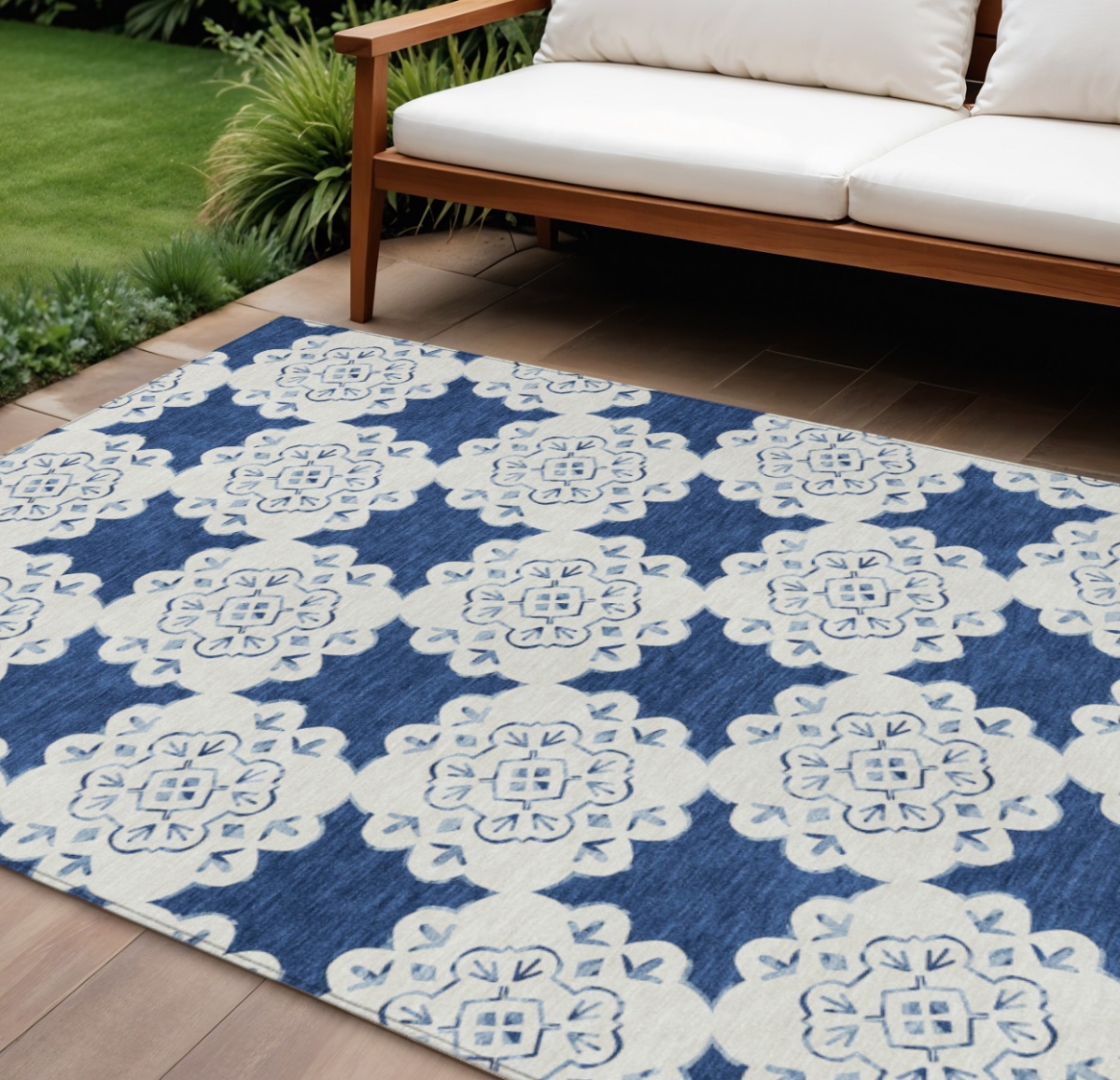661062 10 x 14 ft. Navy Blue & Ivory Quatrefoil Washable Transitional Indoor & Outdoor Rectangle Area Rug