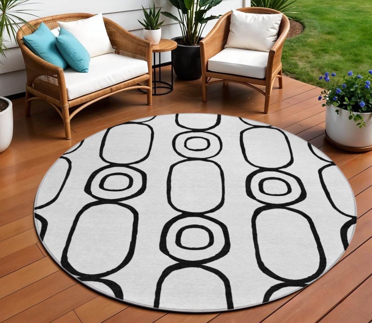 660651 8 ft. White & Black Geometric Washable Transitional Indoor & Outdoor Round Area Rug