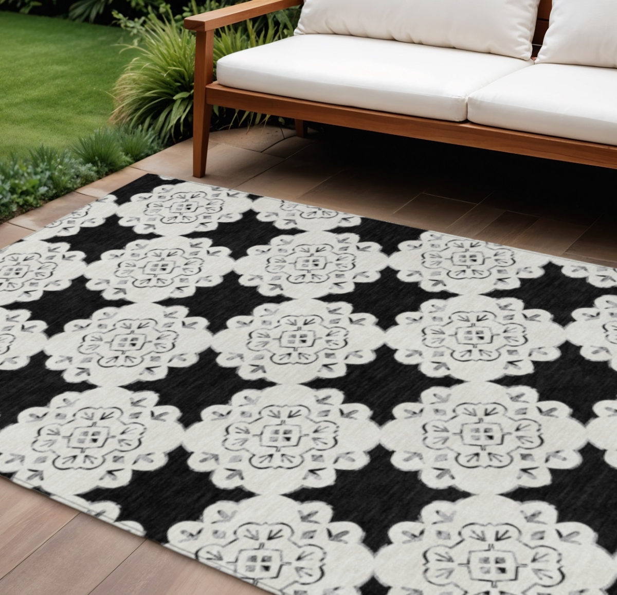 661038 10 x 14 ft. Black & Ivory Quatrefoil Washable Transitional Indoor & Outdoor Rectangle Area Rug