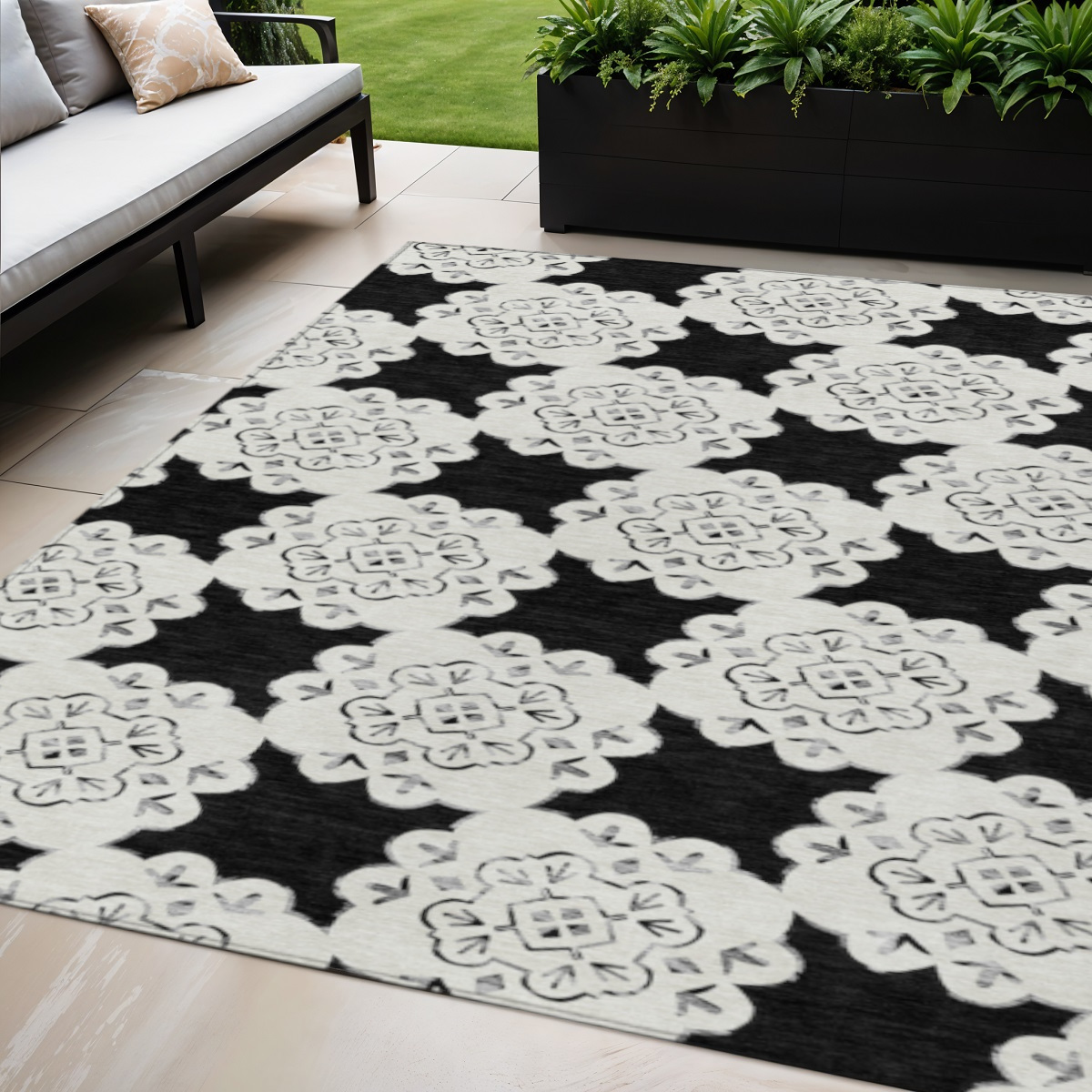 661034 5 x 8 ft. Black & Ivory Quatrefoil Washable Transitional Indoor & Outdoor Rectangle Area Rug