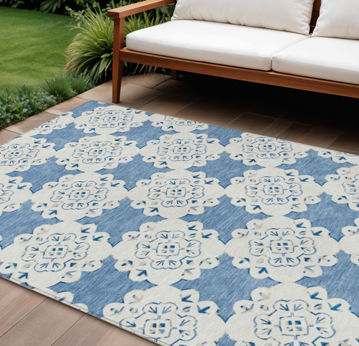 661044 10 x 14 ft. Blue & Ivory Quatrefoil Washable Transitional Indoor & Outdoor Rectangle Area Rug