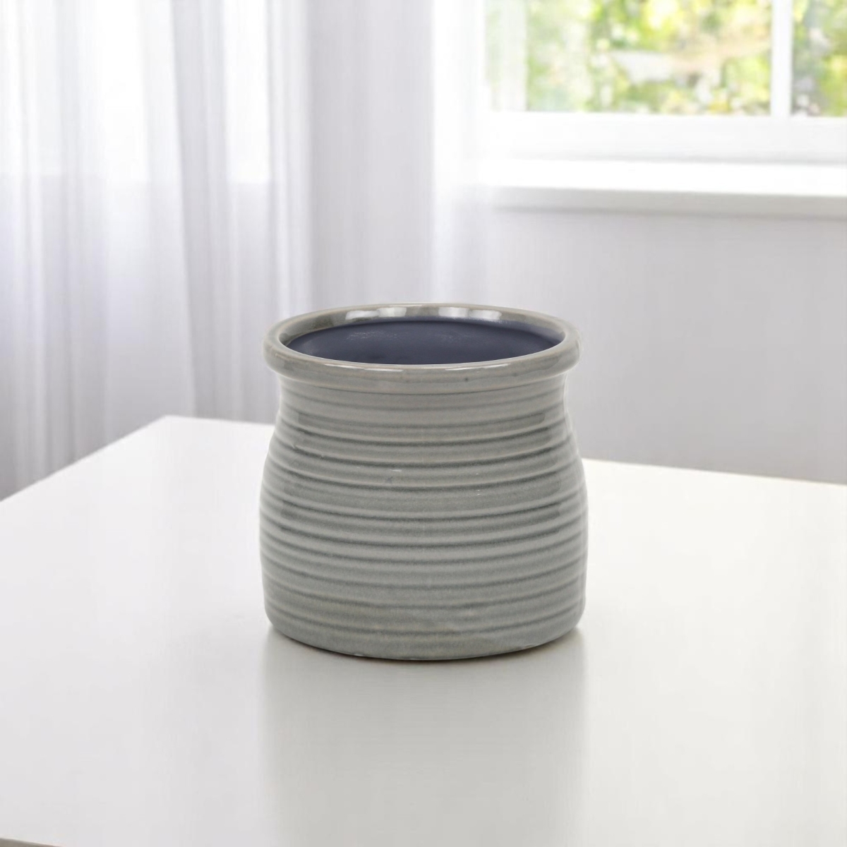 487411 51 oz Gray Ceramic Striped Round Distressed Pot Planter