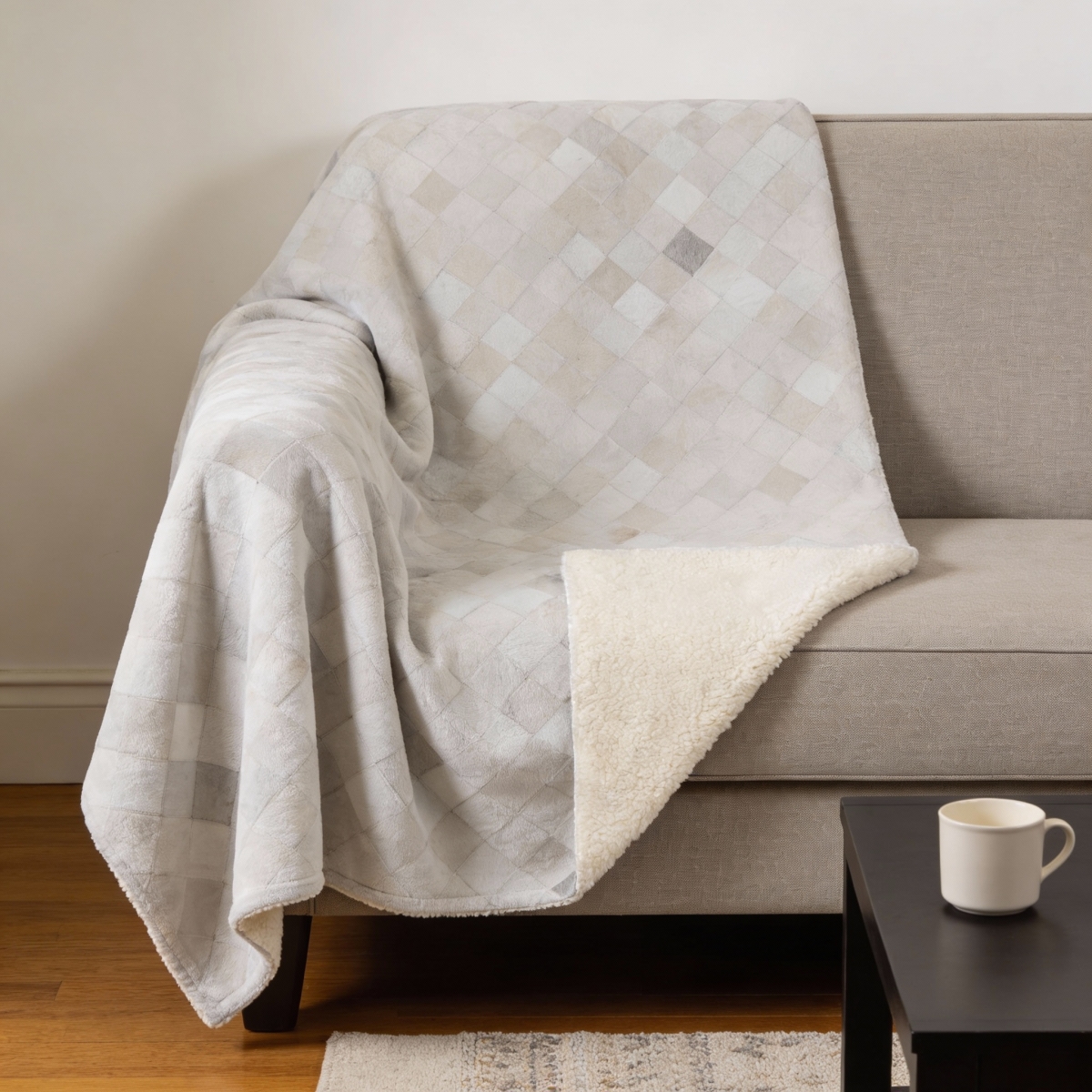 712409 50 x 70 in. Ivory & Beige Geometric Microfiber Plush Throw Blanket
