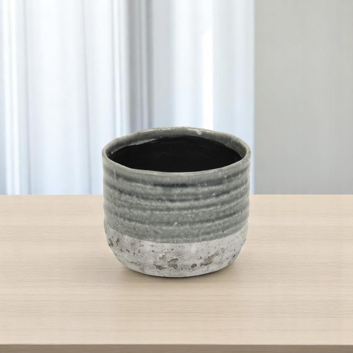 487422 36 oz Gray Ceramic Two Toned Round Distressed Pot Planter
