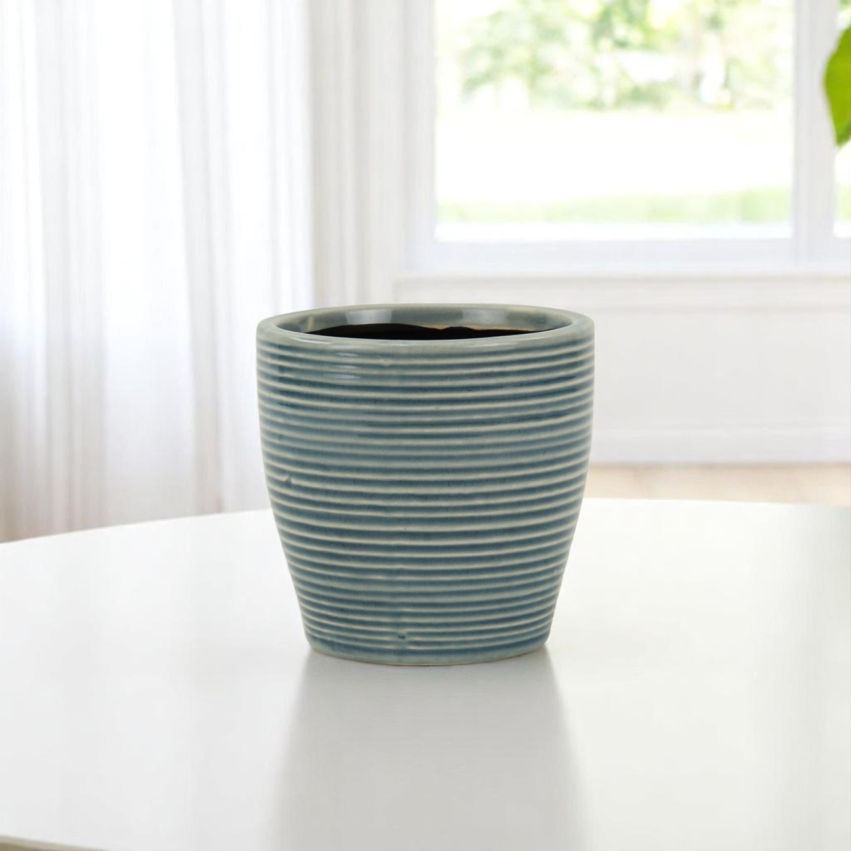 487465 22 oz Blue Ceramic Striped Round Distressed Pot Planter
