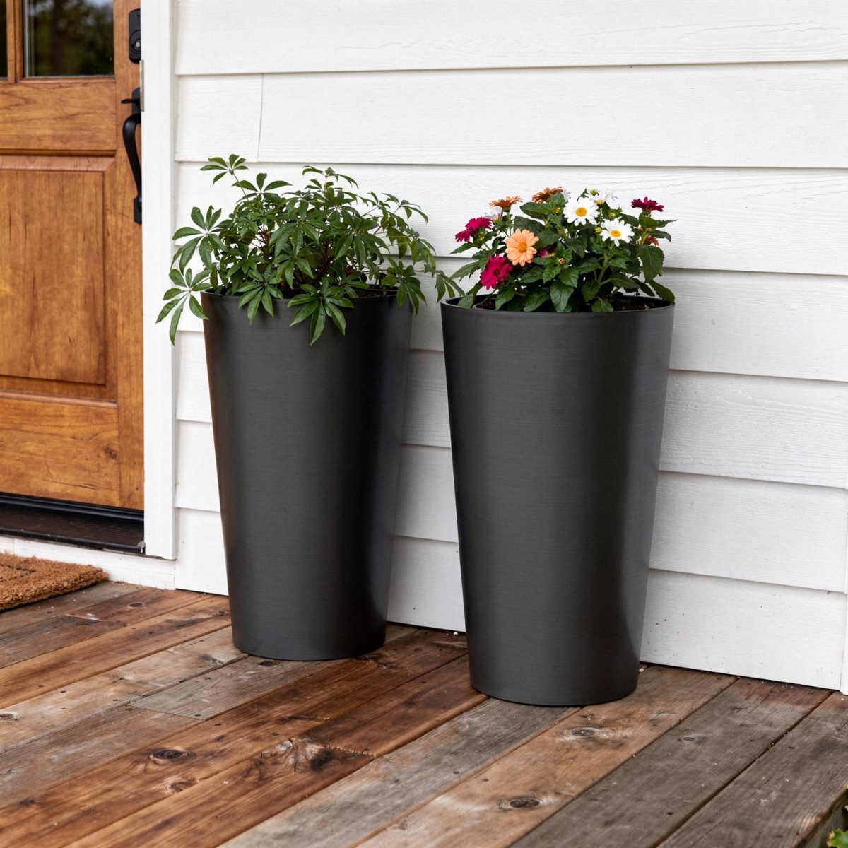 719609 Black Heavy Duty Plastic Cylindrical Planter Pots, Set of 2