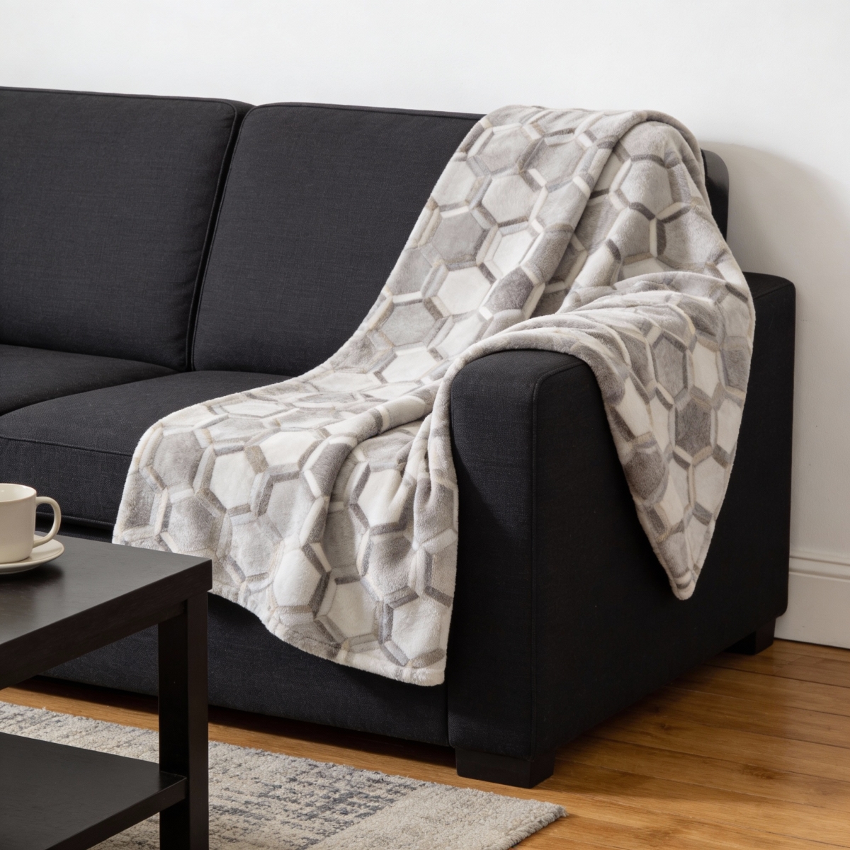712407 50 x 70 in. Gray & Ivory Geometric Microfiber Plush Throw Blanket