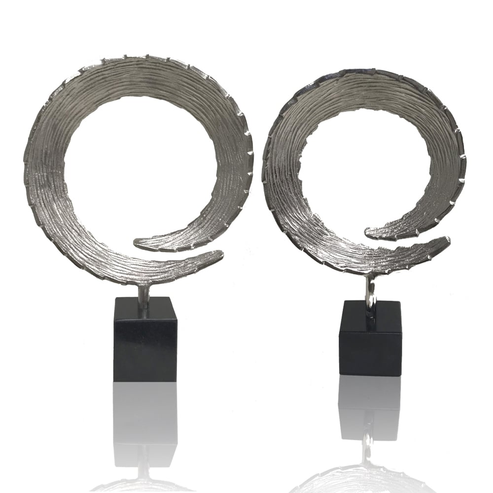 3.75 x 12 x 16.5 in. Silver & Black Cola Large Tail Sculpture on Marble