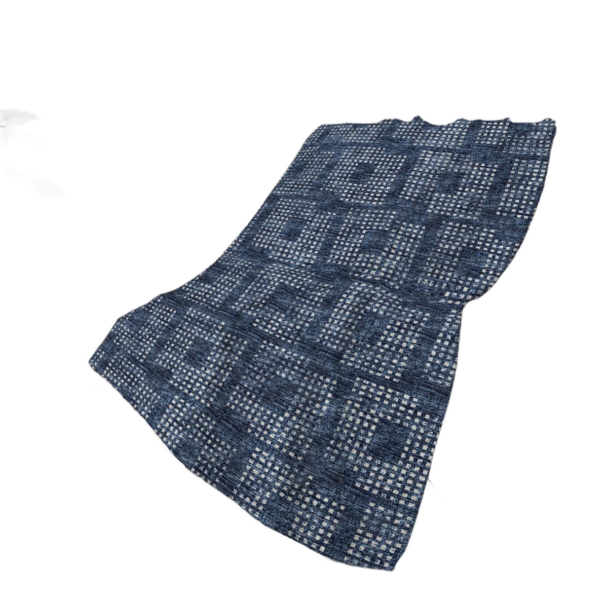 699012 50 x 70 in. Blue & Ivory Geometric Polyester Woven Plush Throw Blanket