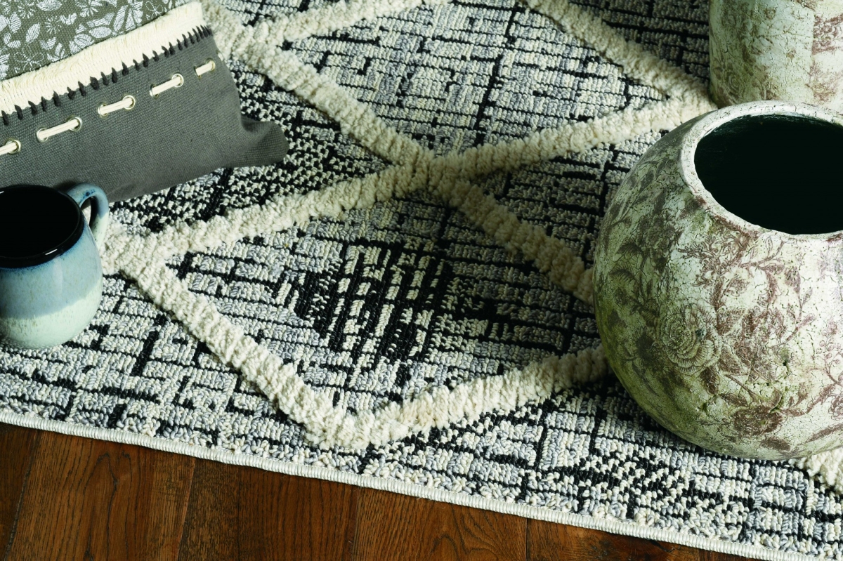 375665 26 x 90 in. Charcoal Polyester Rug