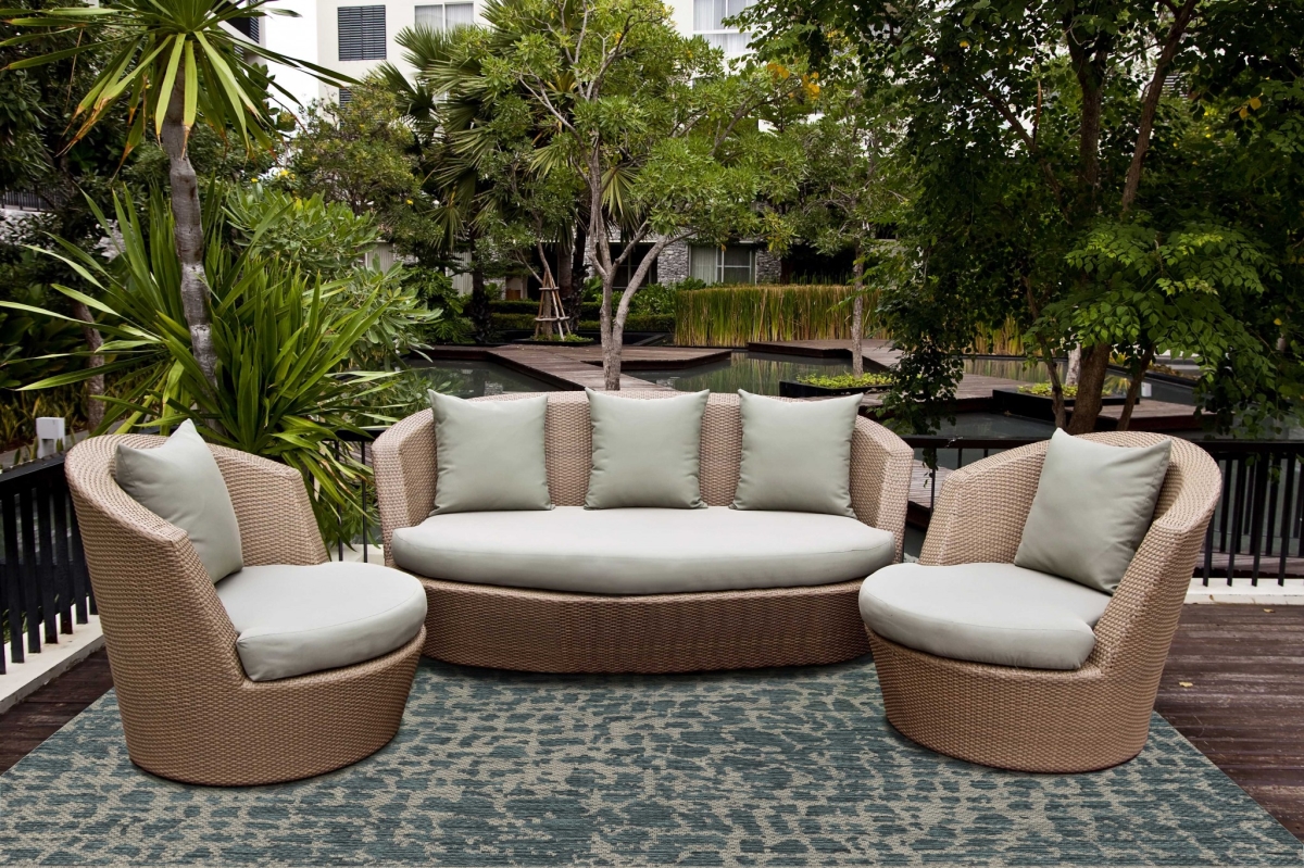 94 x 94 in Teal Polypropylene Rug