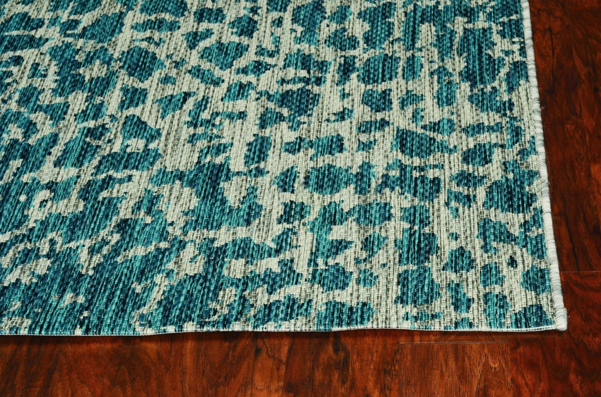 47 x 31 in. Teal Polypropylene Rug