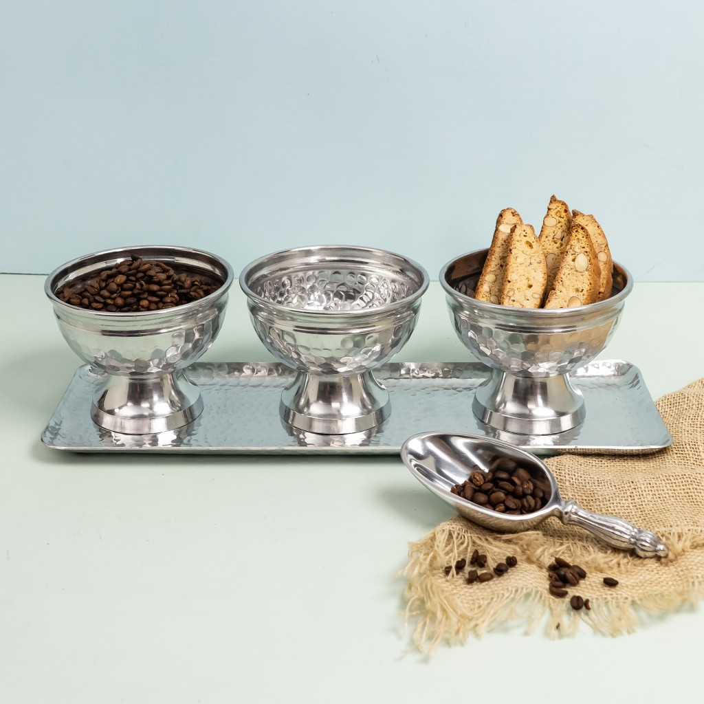 Picture of HomeRoots 388573 4.5 x 6 x 18 in. Hammered Serving Tray with Oblong Bowls - Silver