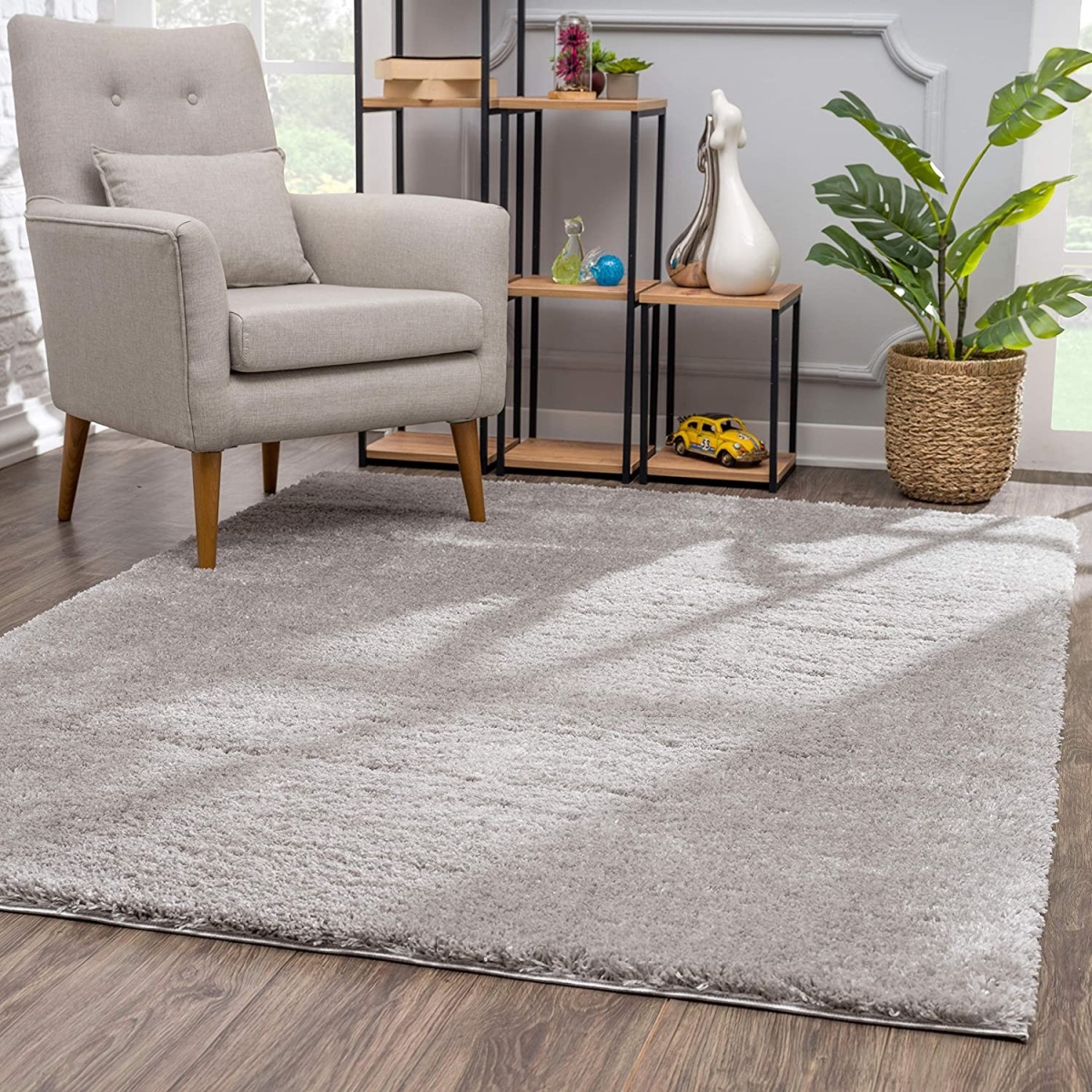 Picture of HomeRoots 392384 7 x 9 ft. Ivory Modern Solid Shag Area Rug