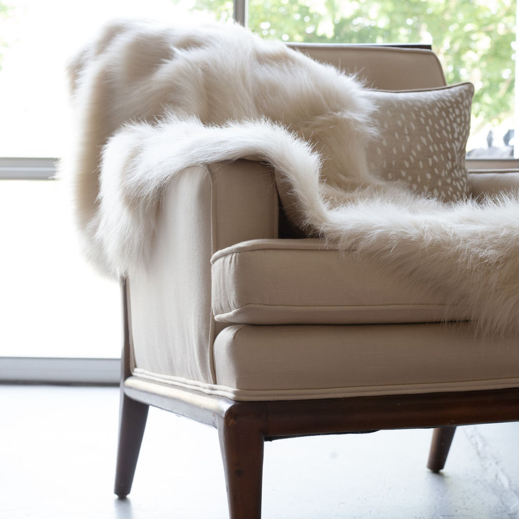 Picture of HomeRoots 475690 50 x 60 in. Royal & White Long Hair Faux Fur Throw