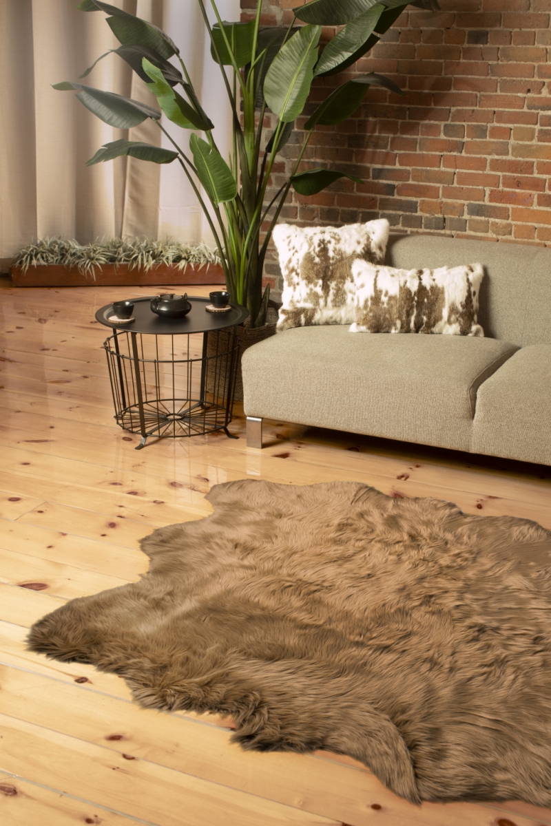 476643 5 x 6 ft. Faux Sheepskin Non Skid Area Rug, Tan