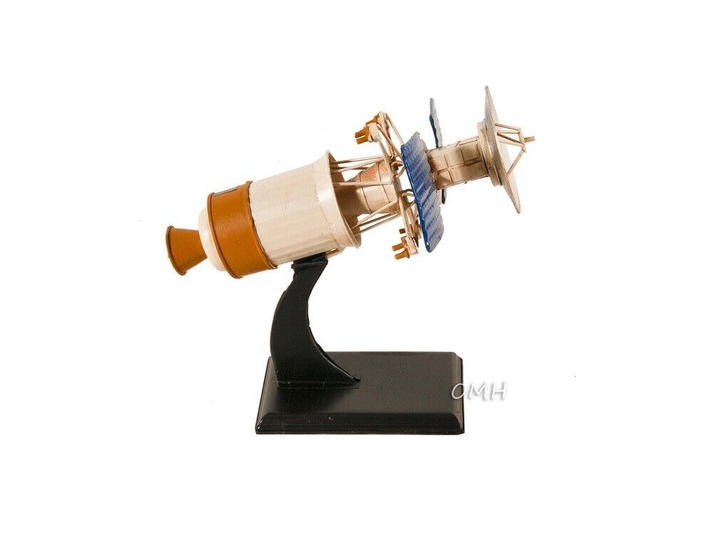 AR033 Magellan Spacecraft Model