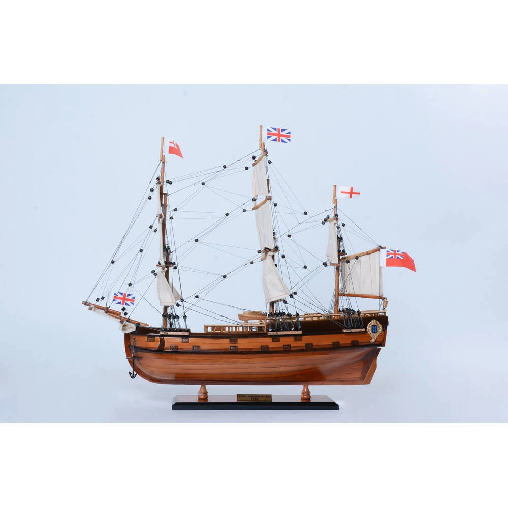 T205 HMS Endeavour Captain Line Ship Model - Small