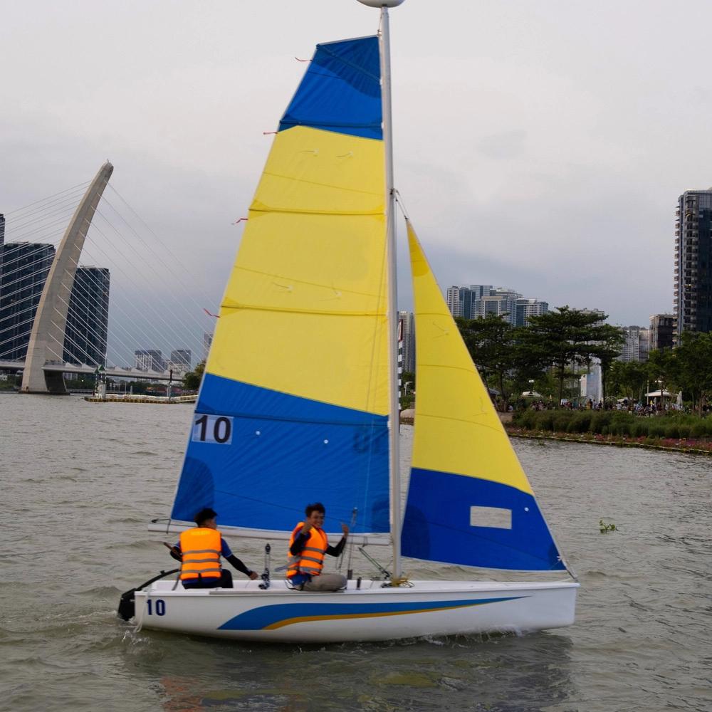 KA012 15 ft. Sailing Boat