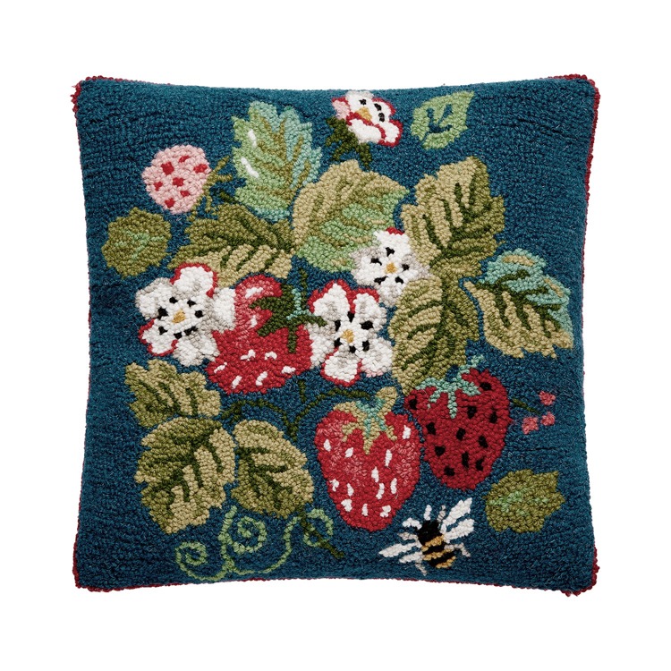 30SN371C16SQ 16 x 16 in. Vintage Strawberries Poly Filled Hook Pillow