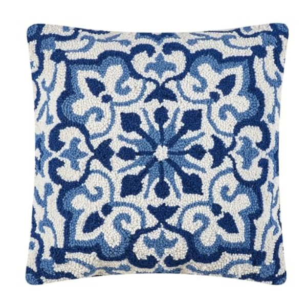 30SJM10821C18SQ 18 x 18 in. Medallion Square Poly Fill Hook Throw Pillow, Blue