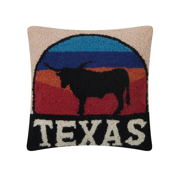 30AV247C14SQ 14 x 14 in. Longhorn in Sunset Poly Fill Hook Pillow, Multi Color