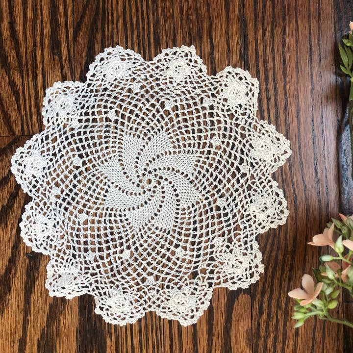 Picture of Peking Handicraft 06PR001W10 10 in. Annies Treasures Irish Rose Round Shape Doilies, Multi Color