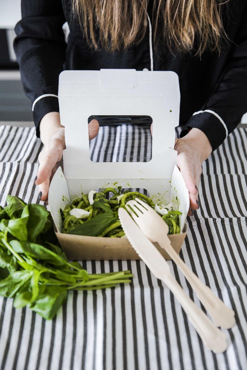 210BOXSP753 29 oz Easy Closing Compostable Salad Box with 2 Windows - Kraft