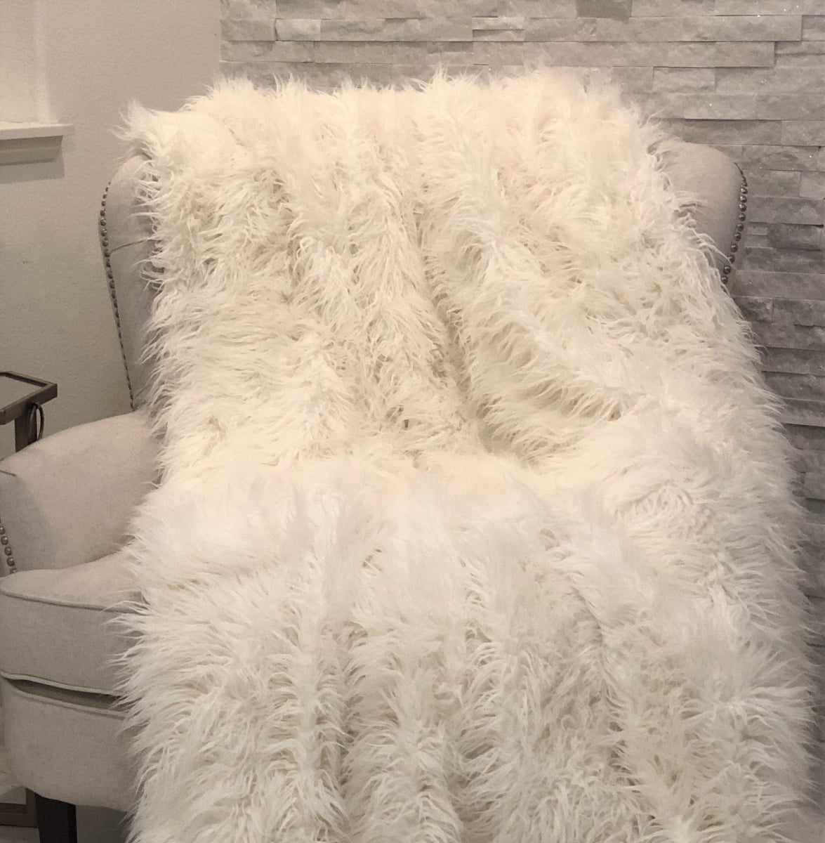 Mongolian Faux Fur Luxury Throw Blanket, White - King