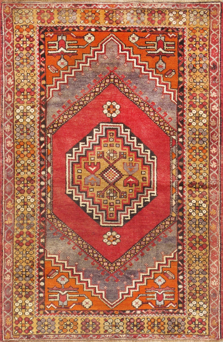 Antique Sivas Collection Coral Lamb's Wool Area Rug- 3' 7' X 5' 7'