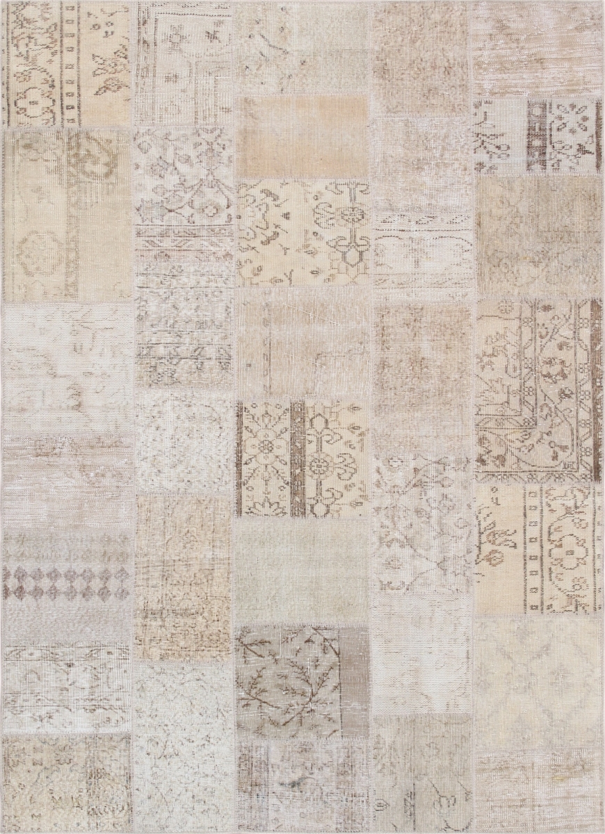 049687  Vintage Patchwork Collection Hand-Knotted Lamb's Wool Area Rug- 5' 7'x 7'10'