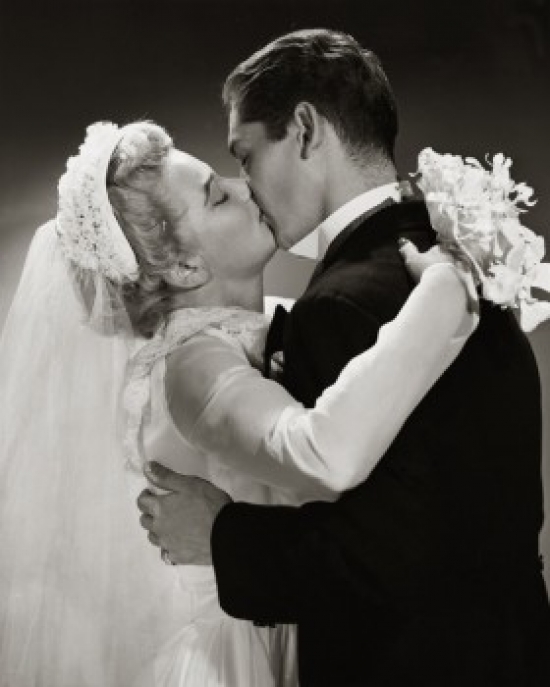 SAL255749 Side Profile of a Newlywed Couple Kissing Poster Print - 18 x 24 in.
