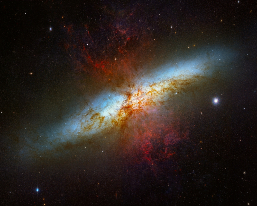 Starburst Galaxy M82 Poster Print by Don Hammond - 32 x 24 - Large