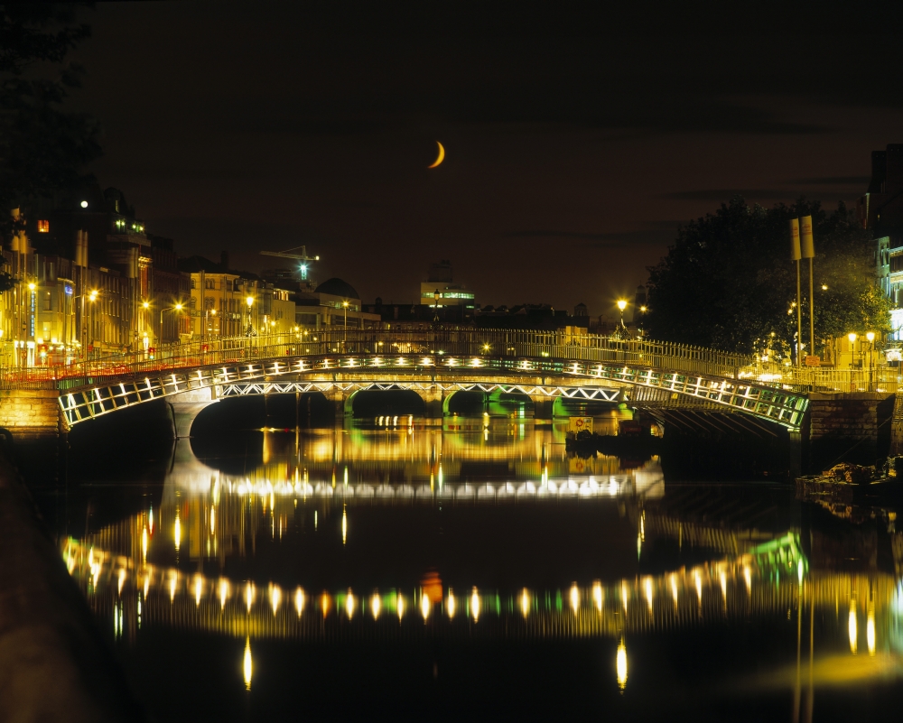 HaPenny Bridge River Liffey Dublin Ireland Poster Print by The Irish Image Collection, 16 x 12