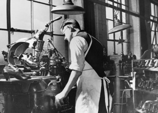SAL25538465 Side Profile of a Production Line Worker Working in a Shoe Factory Leicestershire England Poster Print - 18 x 24 in -  Posterazzi