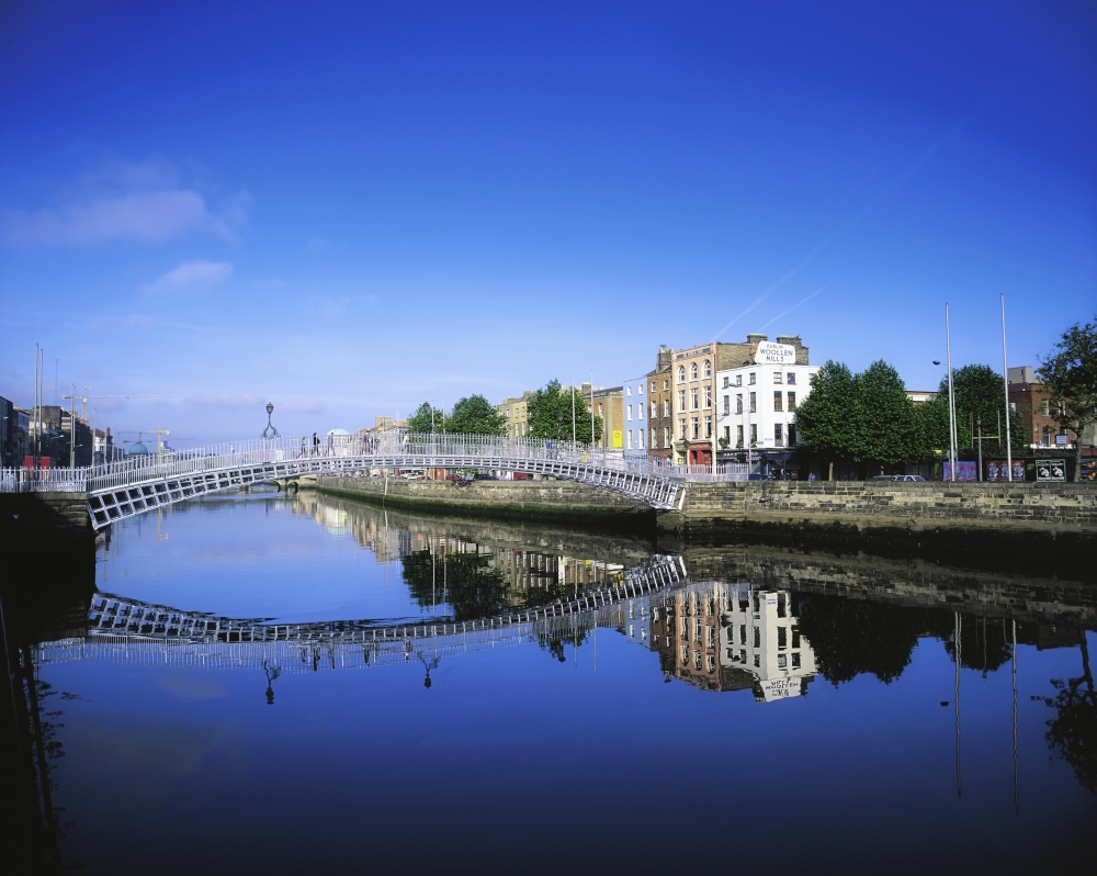 DPI1803639 HaPenny Bridge River Liffey Dublin Ireland Poster Print by The Irish Image Collection, 17 x 13