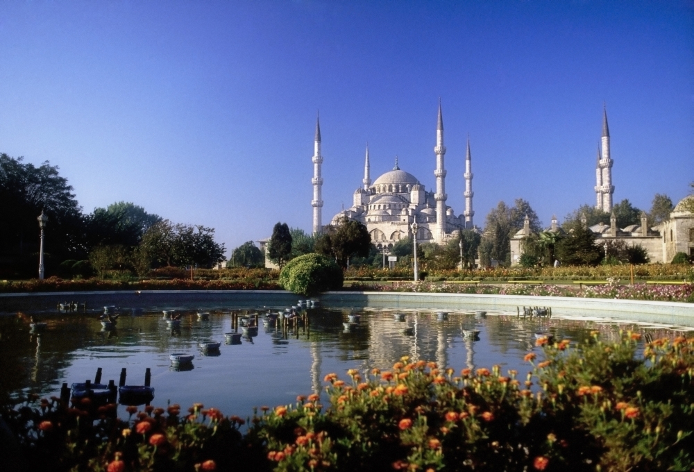 Blue Mosque Sultanahmet Istanbul Turkey - 17th Century Mosque Built During The Rule of Ahmed I Poster Print by The Irish Image Collection, 18 x 12